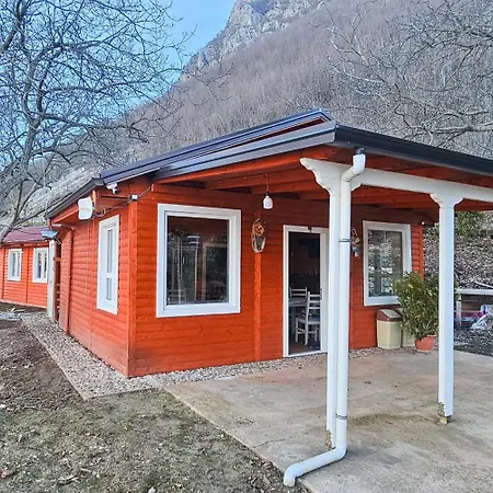 Guest house Bujtina Shpella E Plakes Cercan
