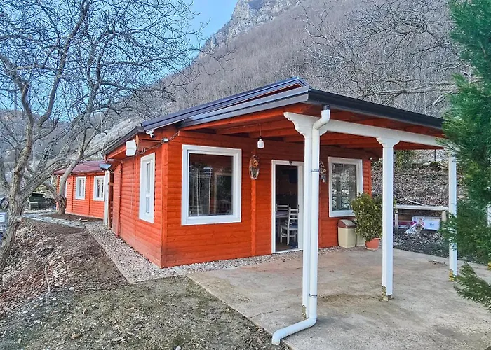 Pensjonat Bujtina Shpella E Plakes Cercan