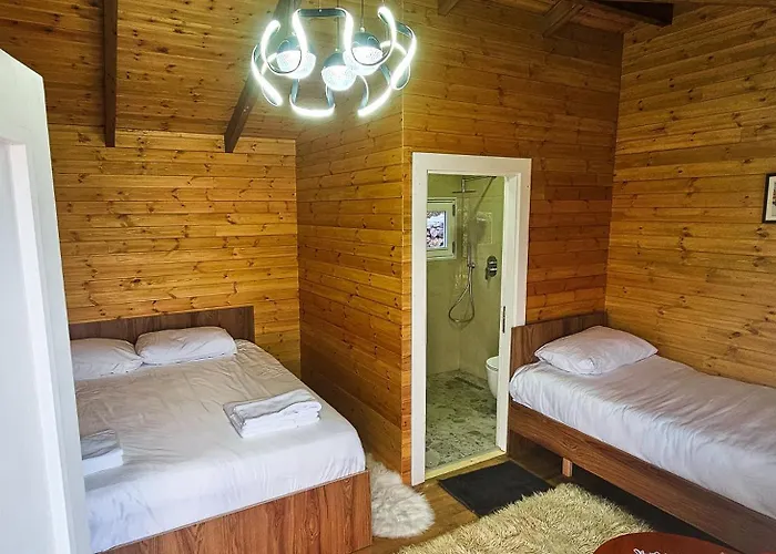 Pensjonat Bujtina Shpella E Plakes Cercan Librazhet