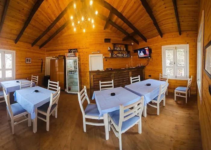 Bujtina Shpella E Plakes Cercan Pensjonat Librazhet