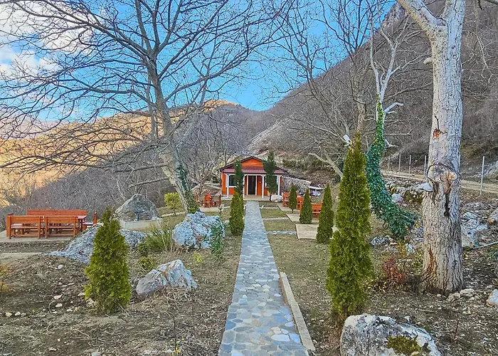 Bujtina Shpella E Plakes Cercan Pensjonat *