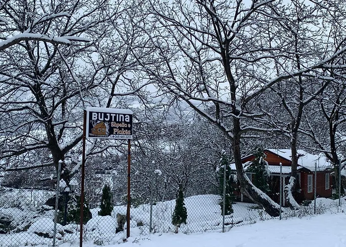 Pensjonat Bujtina Shpella E Plakes Cercan