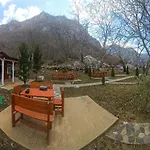 Bujtina Shpella E Plakes Cercan Librazhet