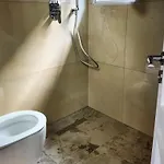 Bujtina Shpella E Plakes Cercan