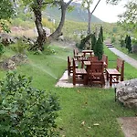 Bujtina Shpella E Plakes Cercan Affittacamere