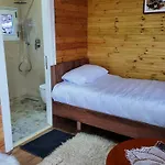 Affittacamere Bujtina Shpella E Plakes Cercan *