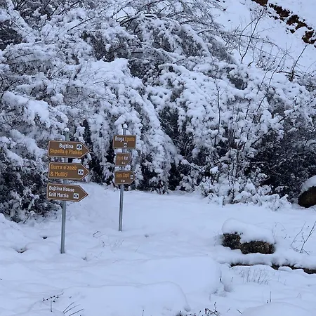 Bujtina Shpella E Plakes Cercan